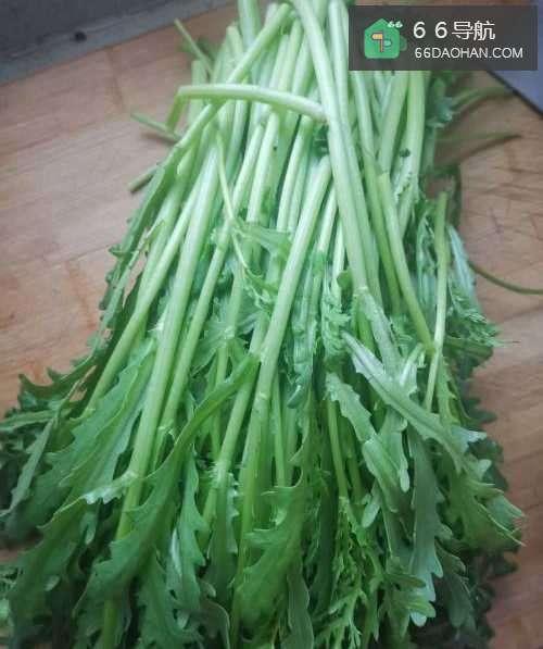茼蒿炖土豆的家常做法！
