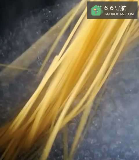 黑椒牛肉炒意面的做法