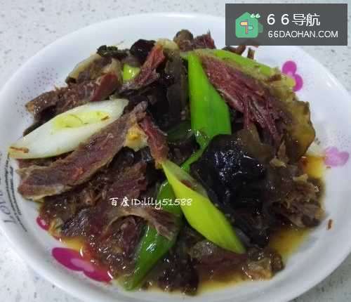 腊肉大葱炒黑木耳的做法
