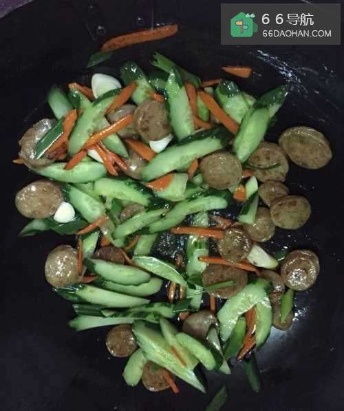 黄瓜胡萝卜炒腊肠