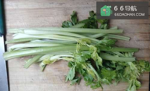 凉拌芹菜的做法 简单易做家常菜