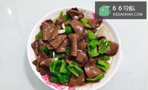 青椒炒鸭血的做法——小白学做菜！