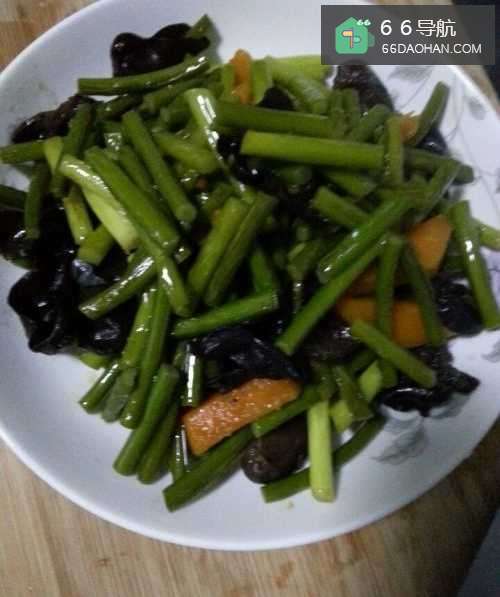 蒜苗木耳炒南瓜