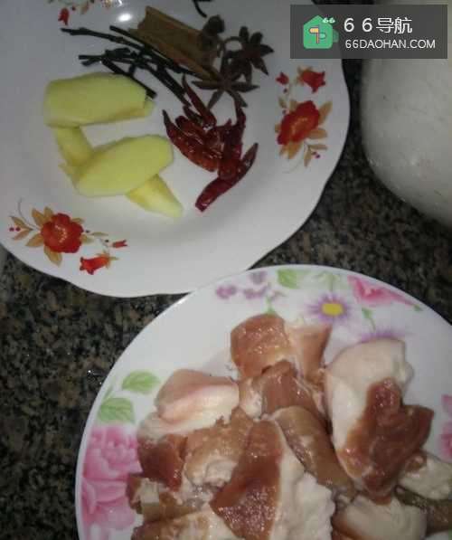 油豆腐土豆炖五花肉的做法
