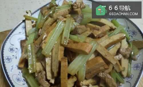 家常菜之芹菜炒豆干，嘎嘎香