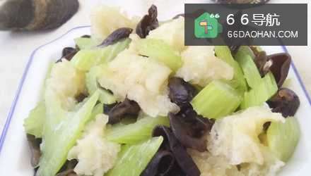 怎样在家就可以做出美味的鱼鳔炒西芹。
