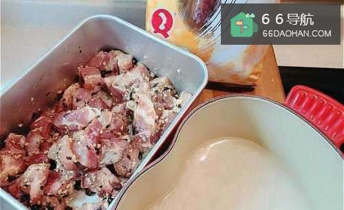 怎样做出家常菜系列之腊肠排骨煲仔饭