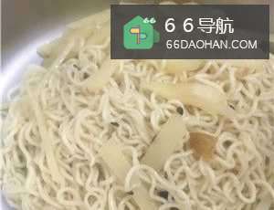 土豆如何做好吃?酸辣土豆丝炒面的家常做法?