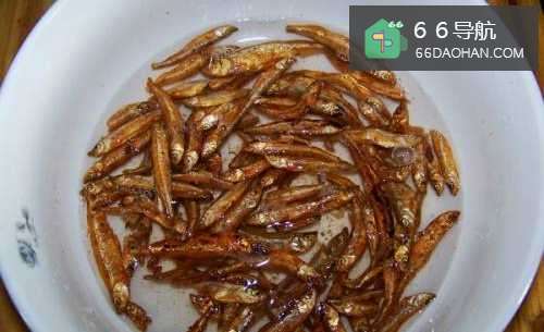 【韭菜花炒火焙鱼】简单做法