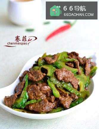 家庭炒牛肉不老的方法——葱油苦瓜炒牛肉