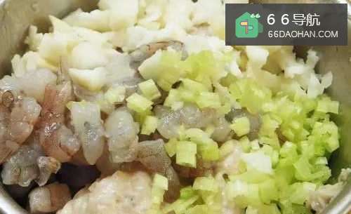 如何办出家常菜系列之炸虾卷