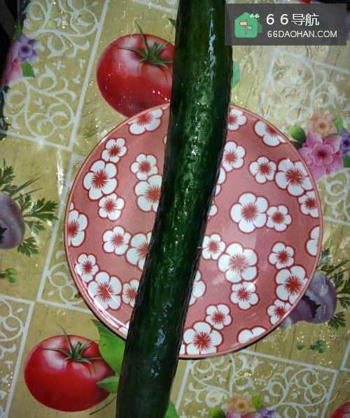 怎么在厨房制作家常拍青瓜?