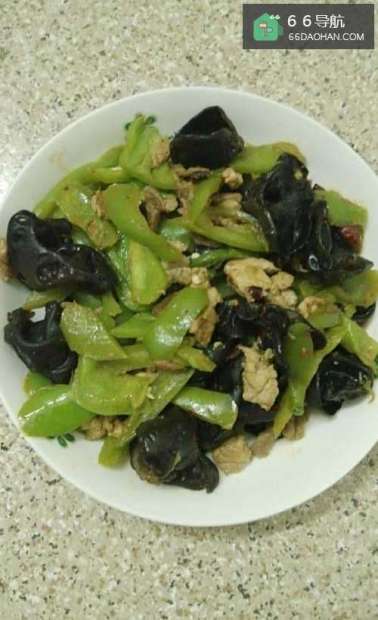 家常菜--青椒肉丝炒木耳