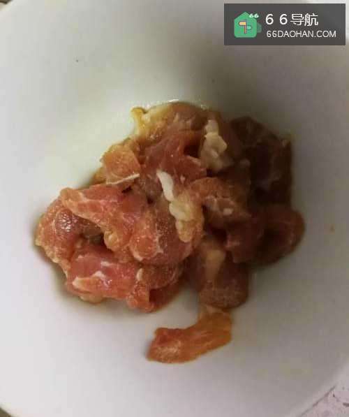 西兰花炒金针菇和西红柿混猪肉