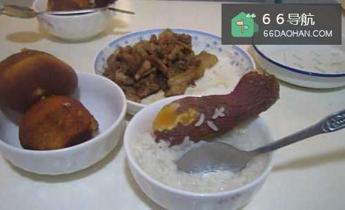 老年人怎么让孩子吃饭不玩