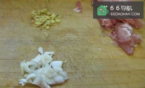 【肉片炒杏鲍菇】简单做法